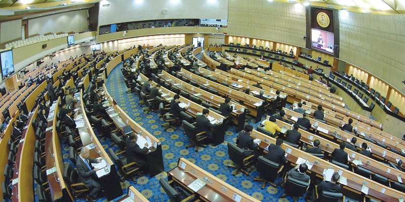 タイの民政復帰は1年以上先