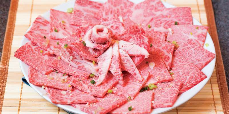 特選霜降り骨付き上カルビ(写真は4皿分) 350B