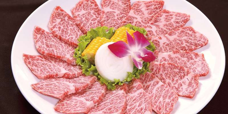 特上カルビ 2,150B(2.5人前) / 860B(1人前)