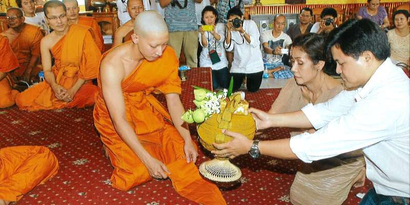 今週のギモン「タイでは短期出家の休暇があるの？」