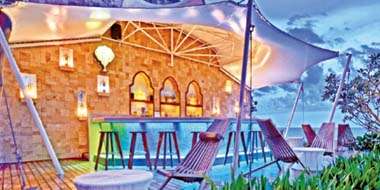 洗練されたデザインが際立つバー