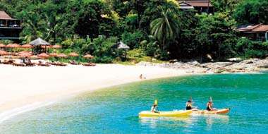 シュノーケリング、カヤック、ウィンドサーフィンなどの無料レンタルも