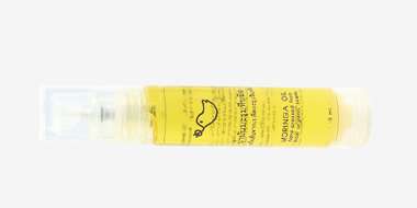 Clay Bird Homemadeのモリンガオイル。手の平サイズで携帯にぴったりです