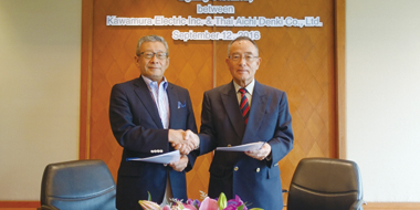 （左）Kawamura Electric Sales (Thailand)の 河村幸俊社長とThai Aichi Denkiの今井勇夫社長