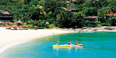 シュノーケリング、カヤック、ウィンドサーフィンなどの無料レンタルも