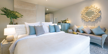 ファブリックはホワイト、ライトグレーを基調としており、落ち着いた雰囲気