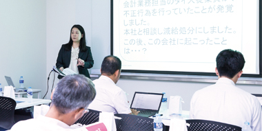 SNSの利用やコアタイム設定など、時代の変化に合わせた就業規則の変更が大切だという