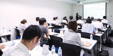 ６月２７日に開かれた人事・労務セミナーは満員（定員20名）