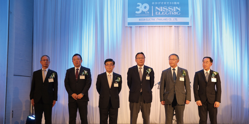 （左から）齋藤成雄代表取締役社長、延専務、星常務、永田常務、松本常務、タイ法人天海社長