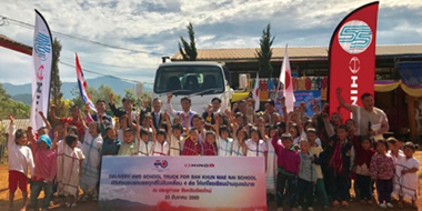 贈呈されたトラックにより、バーンクンメーナーイ校児童の安全な送迎、学習用資材や食料の効率的な輸送などが可能となった