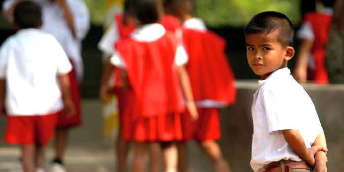 男の子は横と後ろをしっかりと刈り上げ、トップを少し伸ばした髪型が一般的。女の子はおかっぱ頭です