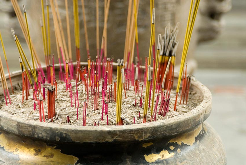 線香の本数に意味はある？ - ワイズデジタル【タイで生活する人のための情報サイト】