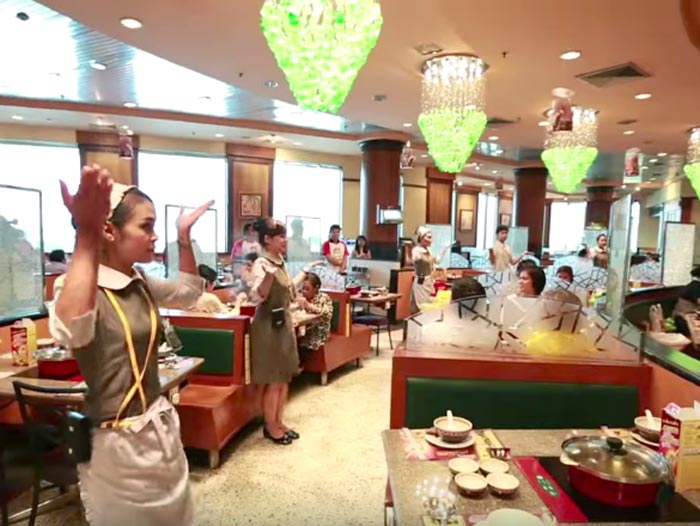 店員がダンスするレストランがあるの？ - ワイズデジタル【タイで生活する人のための情報サイト】