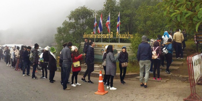 最も人気の高かった「ドイインタノン国立公園」で列をなす観光客。人気の高さがうかがえる