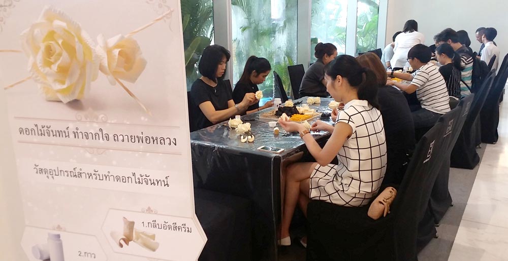 タイの葬儀で燃やす「紙花」 - ワイズデジタル【タイで生活する人のための情報サイト】