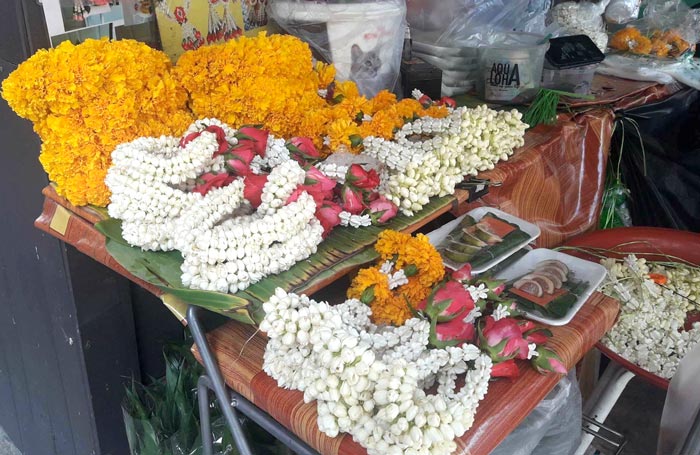 路上の花輪使いみちは？ - ワイズデジタル【タイで生活する人のための情報サイト】