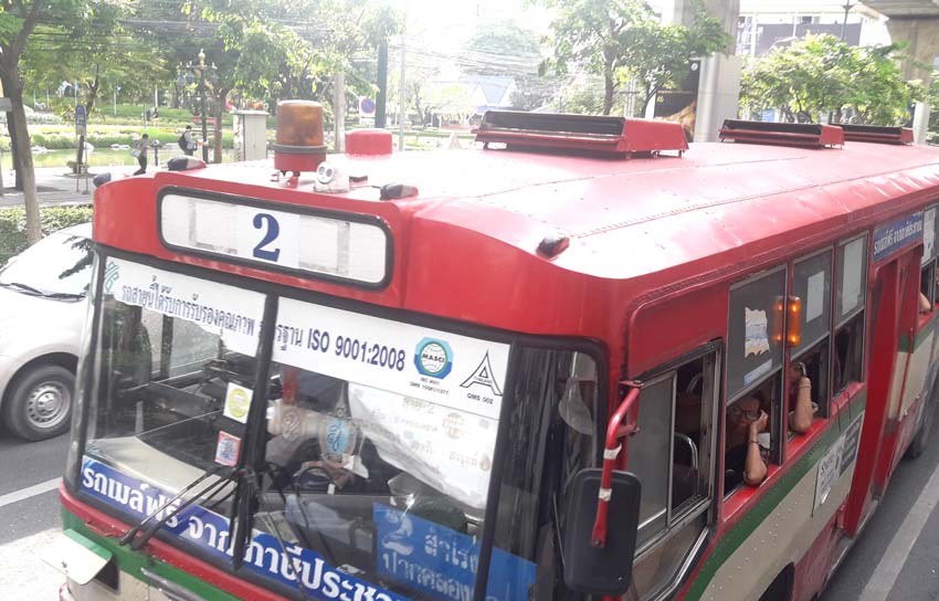 バスの上の赤色灯何のため - ワイズデジタル【タイで生活する人のための情報サイト】