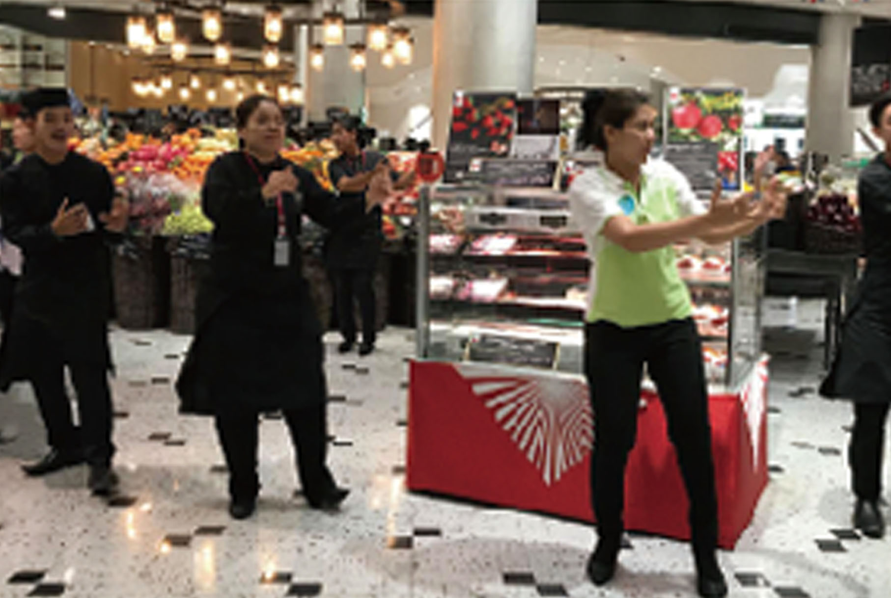 店員が踊るのは何のため? - ワイズデジタル【タイで生活する人のための情報サイト】