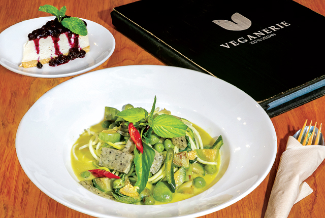 【VEGANERIE】Green Curry Zoodles 240 Baht - ワイズデジタル【タイで生活する人のための情報サイト】