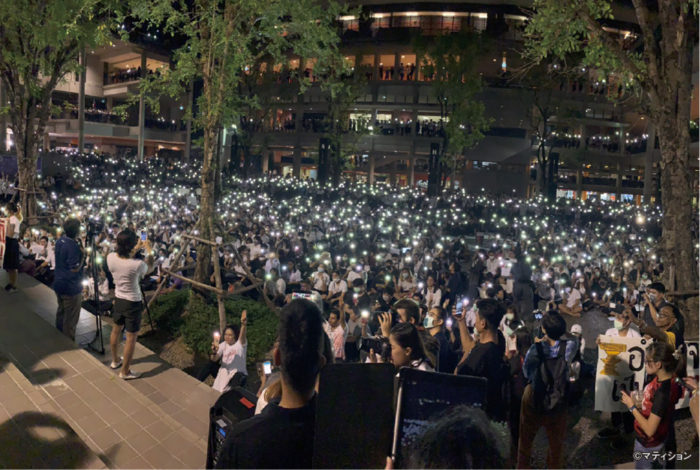 タイ憲法裁判所は２月21日、野党第２党「新未来党」に対し、違法行為があったとして解党を命じるとともに、タナトーン党首やピヤビット幹事長ら幹部16人の向こう10年間の政治活動を禁止した。