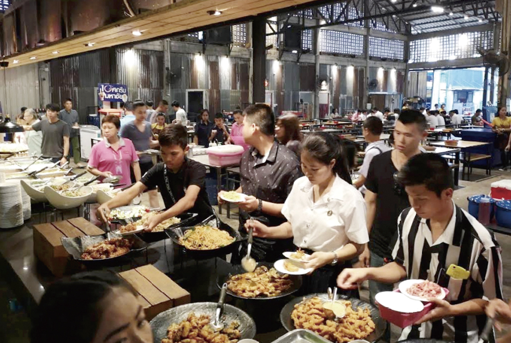 タレも美味しいと評判の「ファクトリー・ムーガタ」