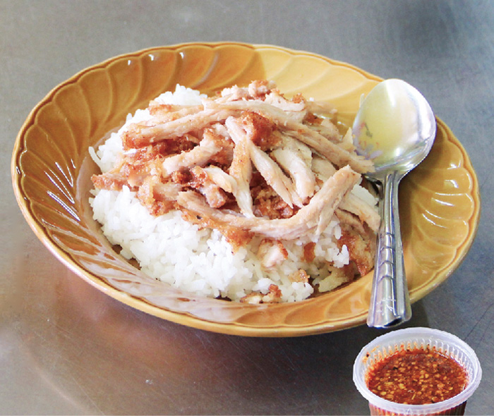 破格の25B！ 揚げ豚肉のせご飯 - ワイズデジタル【タイで生活する人のための情報サイト】