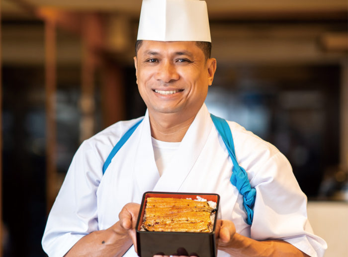 日本産の厳選ウナギを鮮度を保ったまま入荷。当店秘伝のタレを絡め、炭火でじっくりと焼き上げています。フタを開けた途端に芳しい香りが鼻を突き、口に含めば甘くジューシーな余韻を残してふわっと蕩ける…。そんな至福のひとときを、ぜひごゆっくりとお愉しみください。