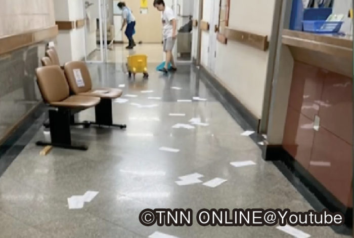 19日、中部サムットプラーカーン県内の病院２カ所で起きた、タイ人男性らによる暴行・抗争事件が話題となっている。事の発端は、同県内に住む２人の些細な言い争いだった…。