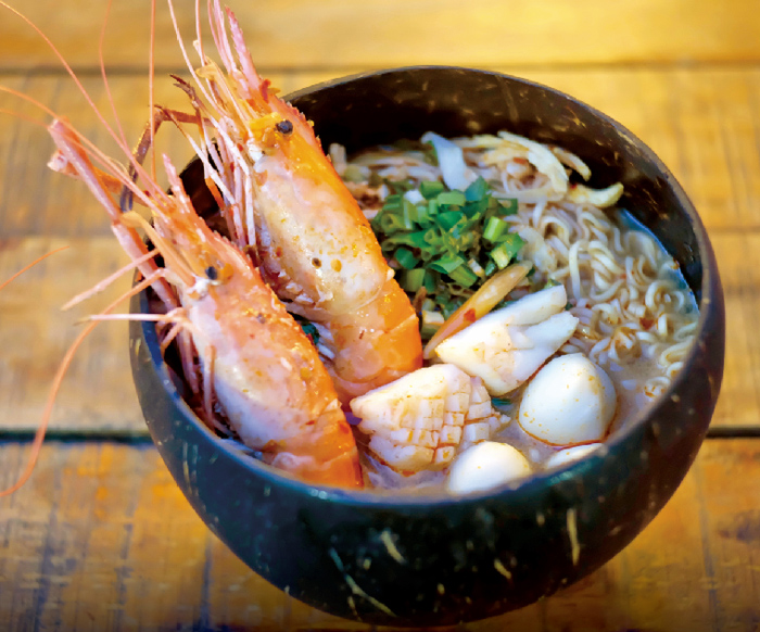 川エビがドン! 贅沢トムヤムヌードル - ワイズデジタル【タイで生活する人のための情報サイト】