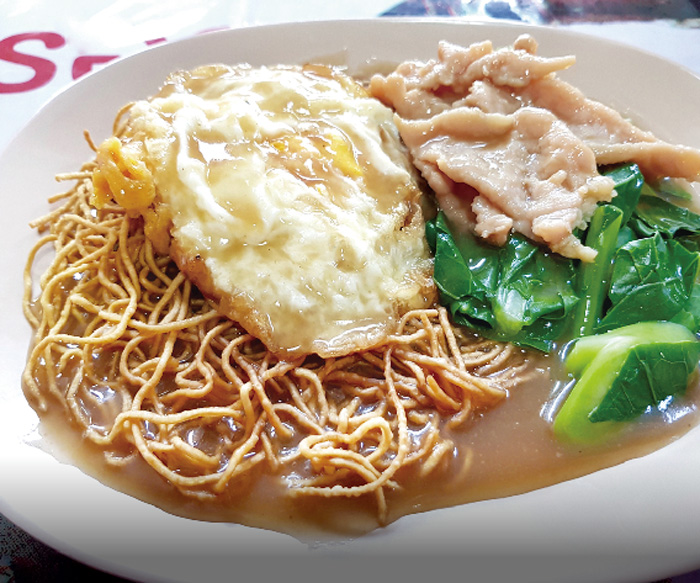 ボリューム満点のあんかけ麺 - ワイズデジタル【タイで生活する人のための情報サイト】