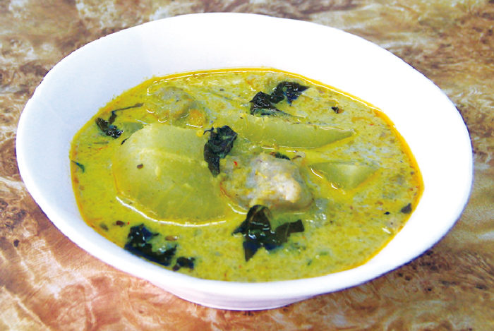 フィッシュボール入りグリーンカレー ・・・50B