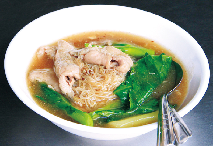 柔らか豚肉に感激コスパ◎のあんかけ麺 - ワイズデジタル【タイで生活する人のための情報サイト】
