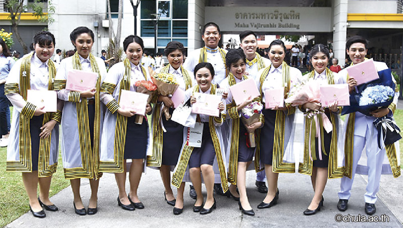 タイの大学卒業式ハレの日の風物詩って？ - ワイズデジタル【タイで生活する人のための情報サイト】