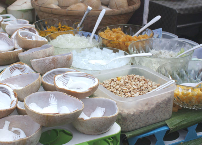 お好きなトッピングで豪華なアイスクリームに！