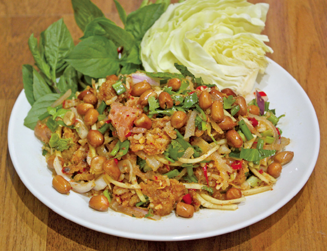 タイ風ソーセージの具だくさんサラダ - ワイズデジタル【タイで生活する人のための情報サイト】