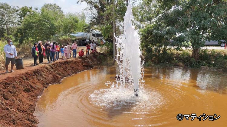 天然炭酸水が噴出して大騒ぎに - ワイズデジタル【タイで生活する人のための情報サイト】