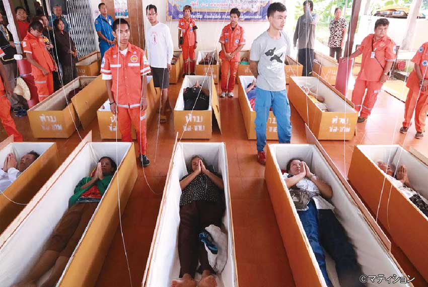 幸運を呼び込むために棺の中に寝る儀式って？ - ワイズデジタル【タイで生活する人のための情報サイト】