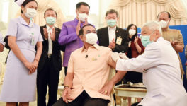 アストラゼネカのワクチン 接種開始、首相が1人目 - ワイズデジタル【タイで生活する人のための情報サイト】