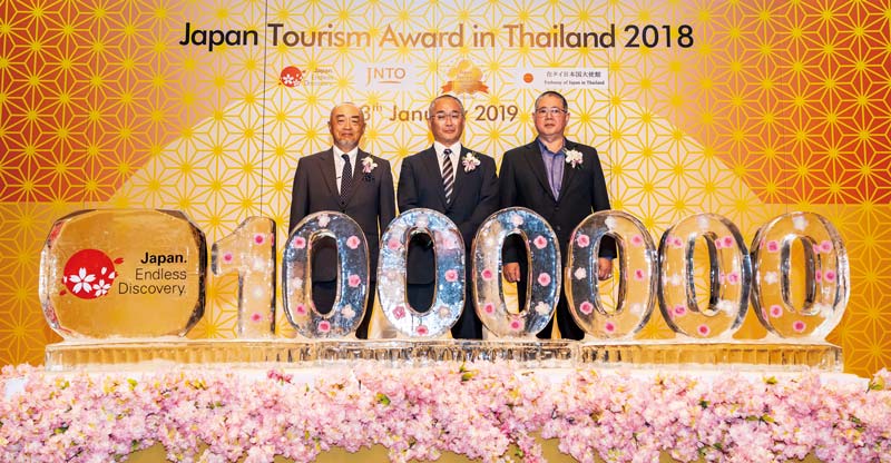 Japan Tourism Award in Thailand 2018の表彰式。タイの訪日旅客数１００万人突破記念のモニュメント