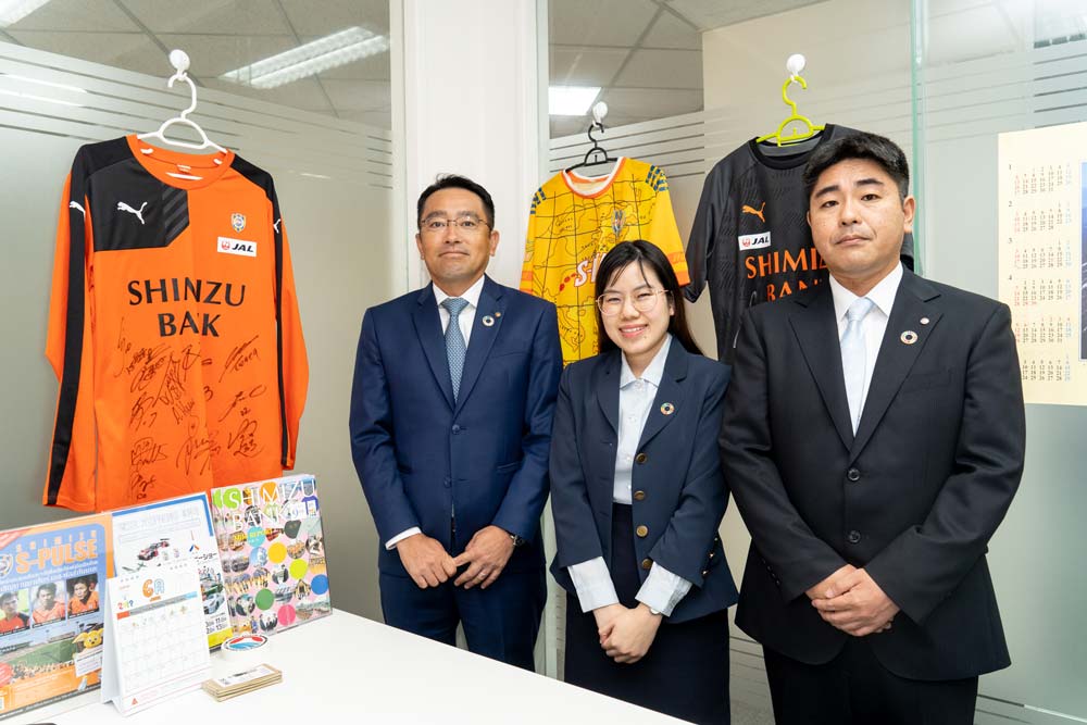 6月からは高柳和真駐在員(右)も赴任