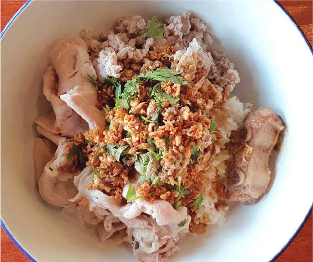 忘れた頃に食べたくなる、昔ながらのタイ風豚丼 - ワイズデジタル【タイで生活する人のための情報サイト】