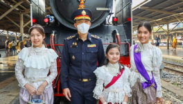 父の日に蒸気機関車が特別運行バンコクで威風を披露 - ワイズデジタル【タイで生活する人のための情報サイト】