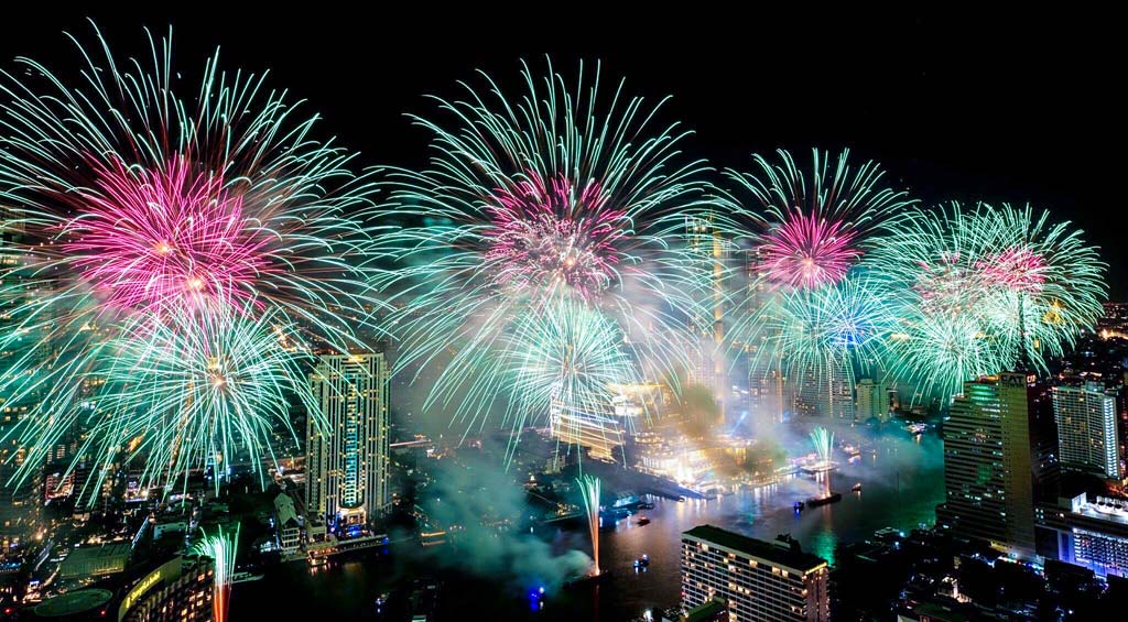 ICONSIAMで華麗なる花火 カウントダウンを彩る - ワイズデジタル【タイで生活する人のための情報サイト】
