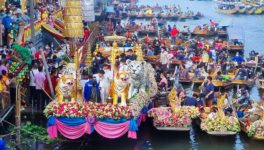 ワット・ラクシーで水上崇拝式 50以上の舟が参加 - ワイズデジタル【タイで生活する人のための情報サイト】