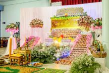 「花の代わりにインスタント食品を」 遺言にしたがいラーメンで祭壇を飾る - ワイズデジタル【タイで生活する人のための情報サイト】