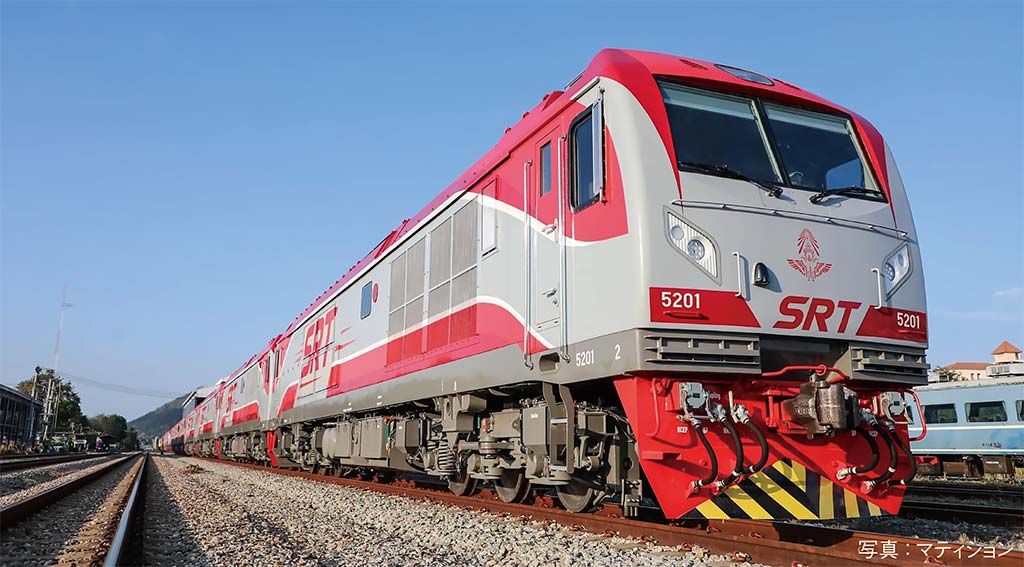 電気式ディーゼル機関車の新車両 通称「ウルトラマン」が運行開始へ　ー　タイ国鉄（SRT）が、中国製の新型電気式ディーゼル機関車、通称「ウルトラマン」を10月から運行開始予定と発表。試運転を重ねた後、バンスー中央駅を起点に長距離路線で活躍することになるという。
