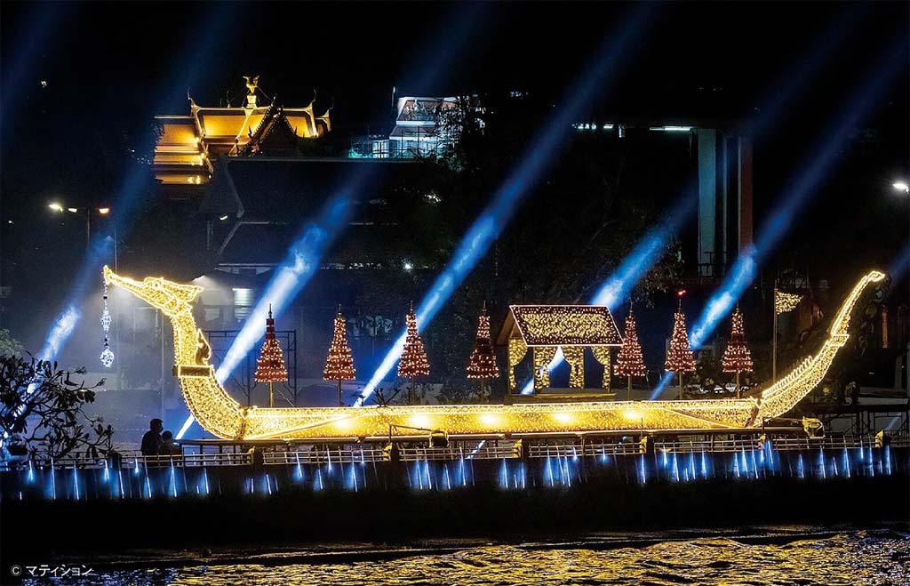 APEC開催を祝してチャオプラヤー川沿いでライトアップ　ー　タイ国政府観光庁（TAT）が11月12日〜27日の間、APEC首脳会議を祝して ラマ8世橋、アイコンサイアムなど、チャオプラヤー川沿いの施設6カ所で ライトアップ・イルミネーションを実施している。詳細はこちら　https://www.wisebk.com/news/thai_local_20221110_2/