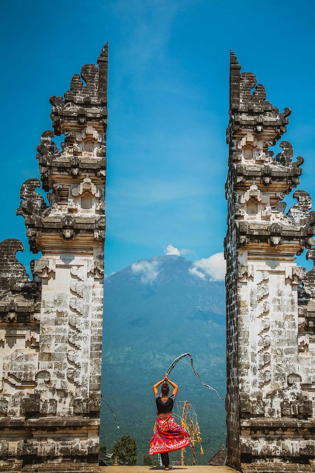 「プナタラン・アグン寺院の割れ門」で最高の1枚を撮る