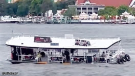 チャオプラヤーで船が転覆寸前　EV船による航跡波が原因か - ワイズデジタル【タイで生活する人のための情報サイト】