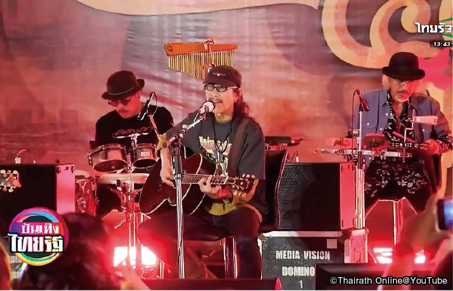 「カラバオ」のステージ。中央がリーダーのエート　ー　タイを代表する伝説のロックバンドが解散を表明。 民衆の心を音楽で鼓舞し続けてきた「カラバオ」とは…　ー　トピックオブタイランド